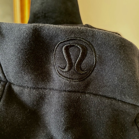 Lululemon black full zipped hoodie, Size 6, excellent preloved condition. - Picture 4 of 5